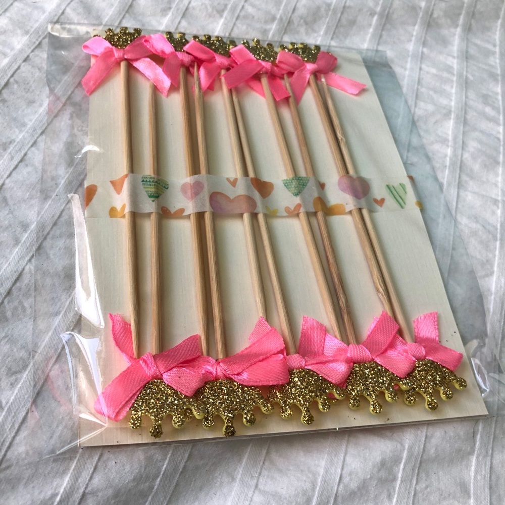 Cake and cupcake toppers